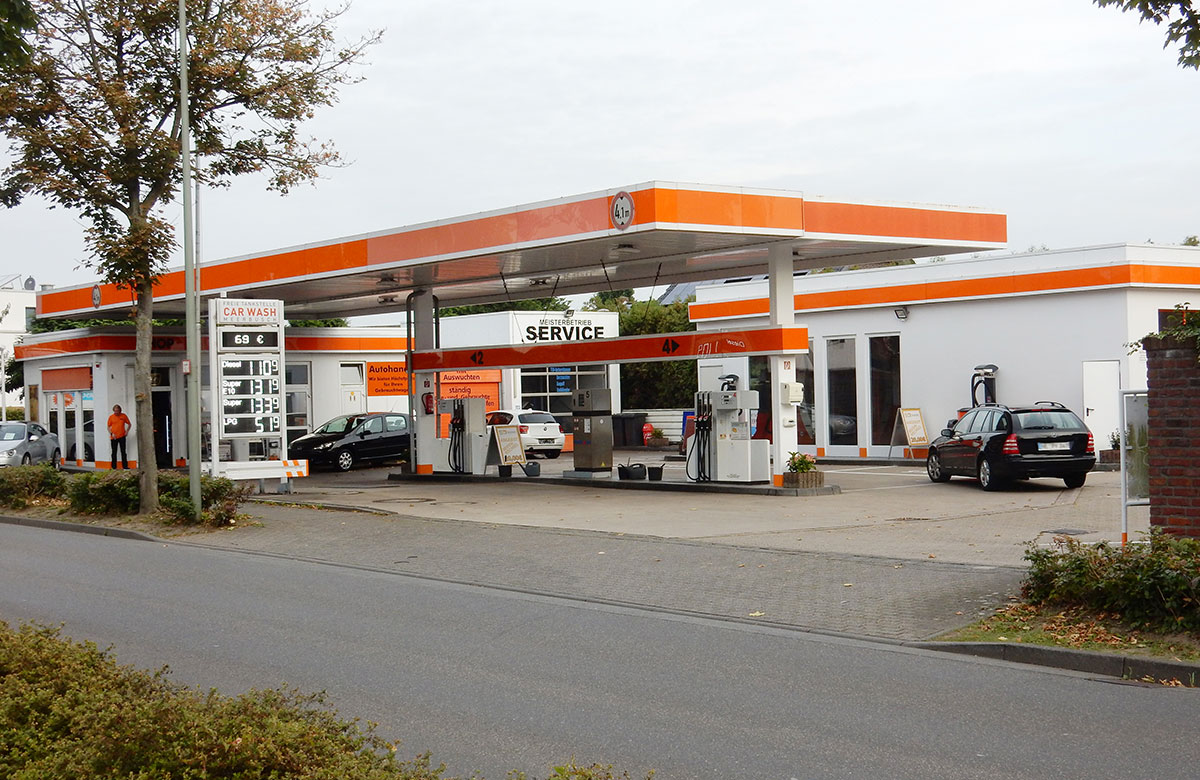 Tankstelle Neu